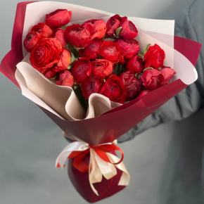 Букет из 21 красного ранункулюса в Хотьково
