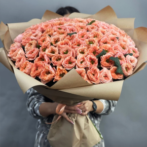Букет "Персик" из 101 махровой розы Риджентс парк (60 см) в Хотьково