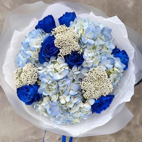 Букет "Моника" из гортензий, синих роз Эквадор и озатамнуса в Хотьково