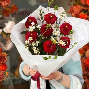 Букет "Марс" из георгин и хамелациума в Хотьково