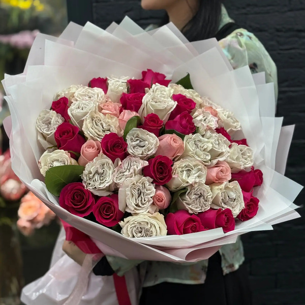 Микс из 51 Эквадорской розы "Малиновый лед" в Хотьково