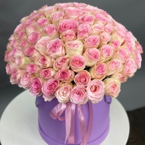 Композиция в шляпной коробке из 151 розы кения в Хотьково