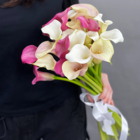 Букет из 21 каллы микс в Хотьково