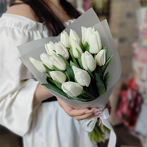 Букет из 15 белых тюльпанов в Хотьково