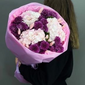 Букет "Фиалка" из гортензий и хризантем в Хотьково