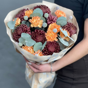 Букет "Персиковый раф" из хризантем Бигоуди, краспедии и диантусов в Хотьково