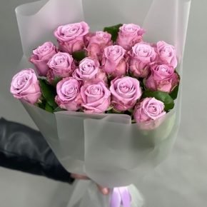 Монобукет из 15 малиновых роз Меритим (50 см) в Хотьково