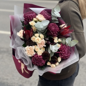 Букет "В каждом мгновении" из хризантем Бигоуди, кустовых роз, сафари, гербер Экзотик и диантусов в Хотьково