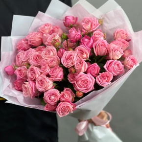 Букет из 11 нежных кустовых роз в Хотьково