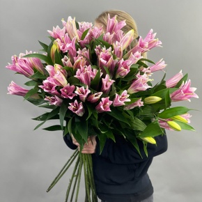 Букет из 17 розовых лилий в Хотьково