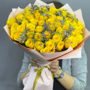 Букет из 51 лимонной розы с лимониумом в Хотьково