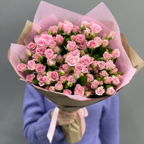Букет  из 19 кустовых роз (60 см) в Хотьково