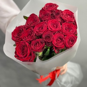 Букетик из 15 красных роз (60 см) в Хотьково