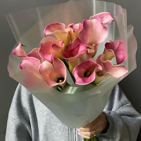 Букет из 13 нежных калл в Хотьково