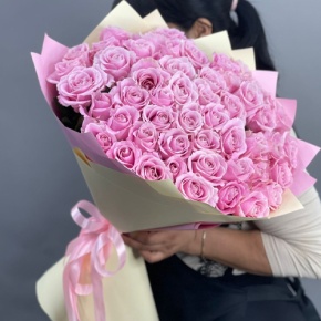 Букет из 51 пастельной розы Аваланж (60 см) в Хотьково