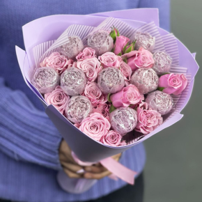 Букет из шоколадных пионов и кустовых роз в Хотьково