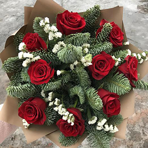 Букет из роз и лапника в Хотьково