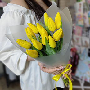 Букет из 15 жёлтых тюльпанов в Хотьково