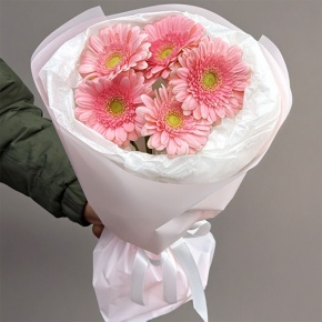 Букет из 5 розовых гербер мини в Хотьково