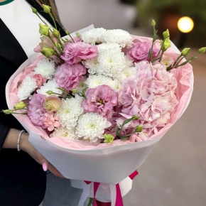 Букет "Табу" из хризантемы, Голландской гортензии и эустомы в Хотьково