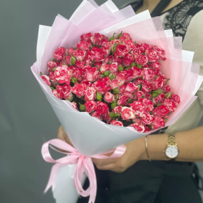 Букет из 19 кустовых роз Фаерворкс (60 см) в Хотьково