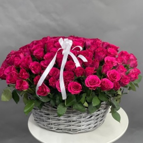 Композиция в корзине из 101 малиновой розы (40 см) в Хотьково