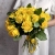 Букет из 25 лимонных роз с рускусом (40 см) в Хотьково