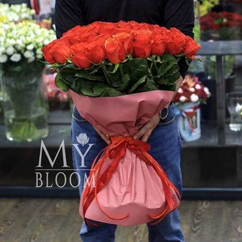 Букет 51 коралловая роза (60 см) в Хотьково