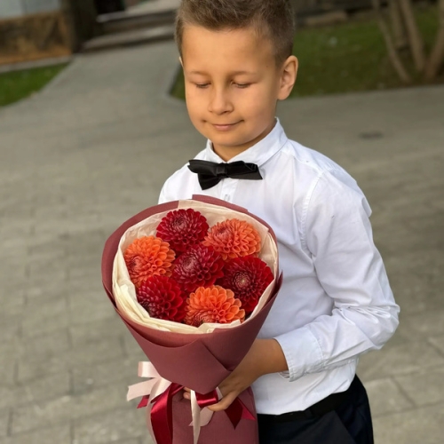 Букет из 7 сезонных георгин в Хотьково