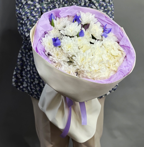 Букет "Грация" из ирисов, гортензии и кустовых хризантем в Хотьково
