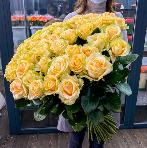 75 роз Аваланж (70 см) в Хотьково