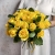 Букет из 25 лимонных роз с рускусом (40 см) в Хотьково