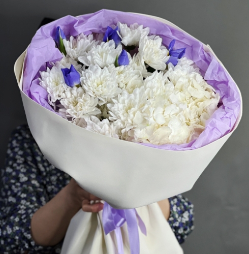 Букет "Грация" из ирисов, гортензии и кустовых хризантем в Хотьково
