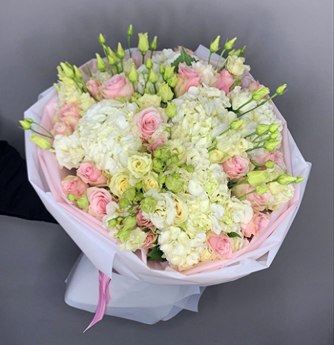 Букет "София" из гортензий, эустом и роз в Хотьково