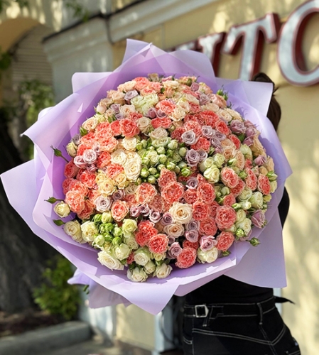 Букет из 101 кустовой розы микс в Хотьково